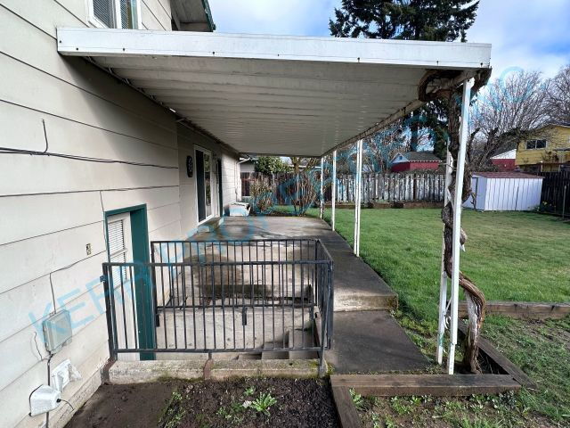 Building Photo - 12106 SE Juniper St