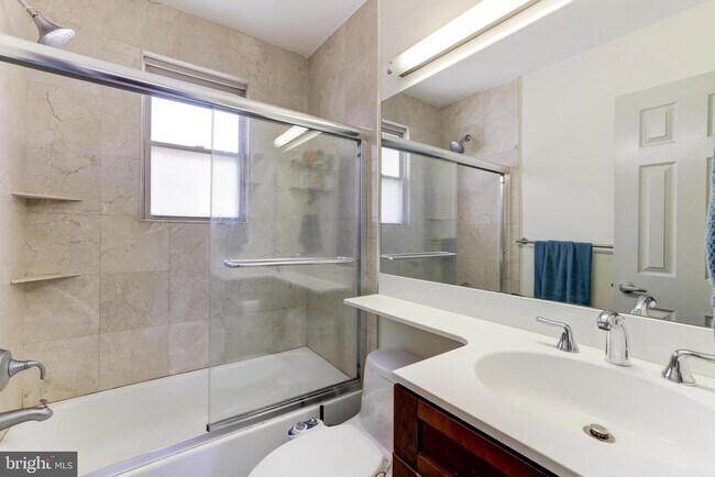 Building Photo - 1363 K St SE