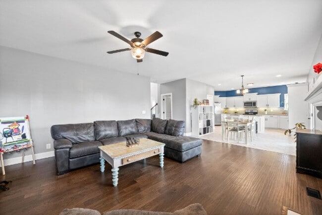 Building Photo - Stunning Home in Wellington Fields Ready f...