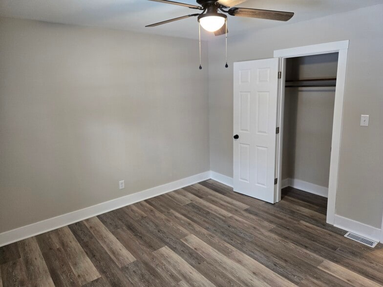 Building Photo - 807 S 15th St