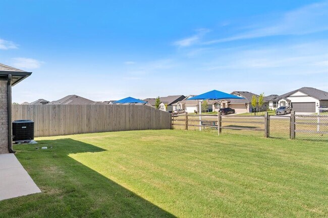 Building Photo - 417 Haven St