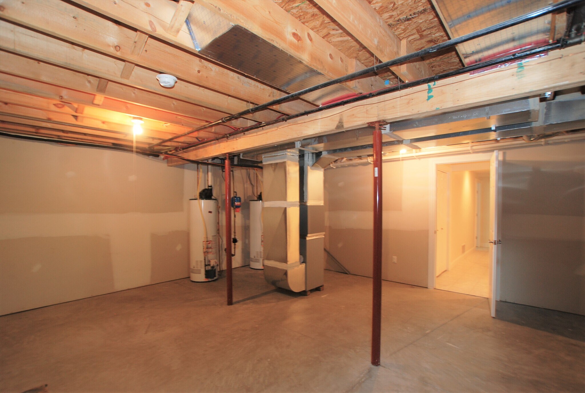 Building Photo - 808 W 2nd St