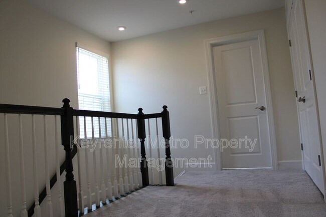 Building Photo - 2736 Pinebrook Rd