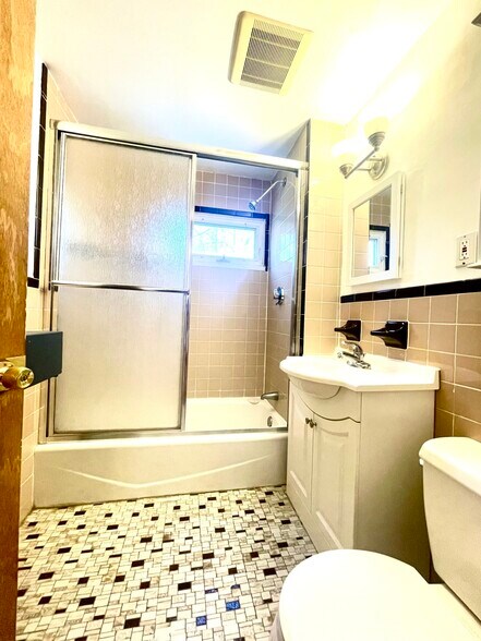 Building Photo - 27 South Crescent Circuit