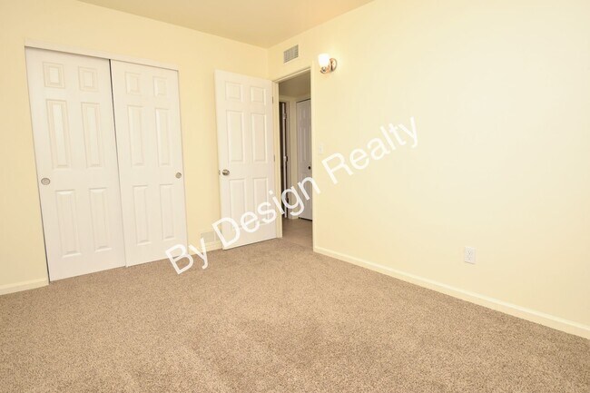 Building Photo - Pristine Remodeled Olive Grove 4 Bedroom 2...