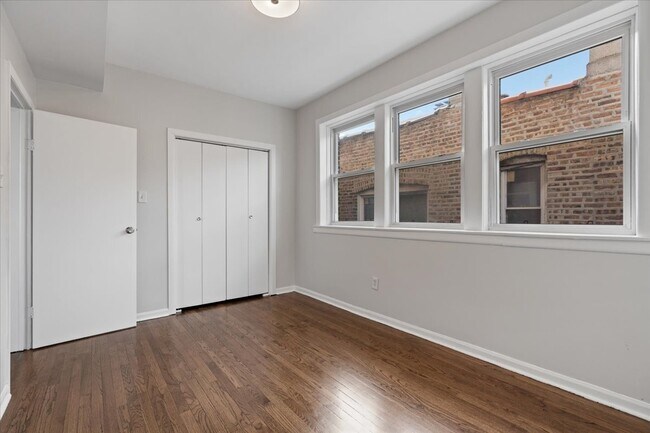 Building Photo - 2338 N Avers Ave