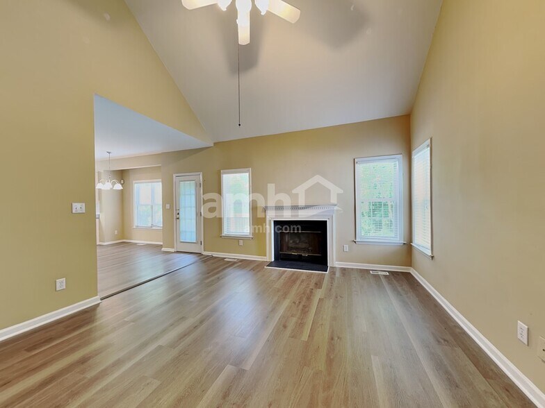 Building Photo - 10 Oleander Point