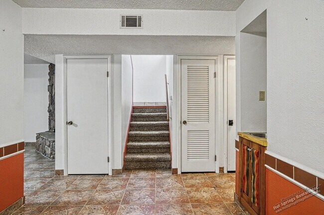 Building Photo - 119 Emperado Way