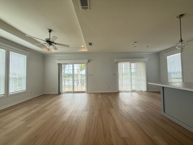 Building Photo - 7608 Lakeshore Dr
