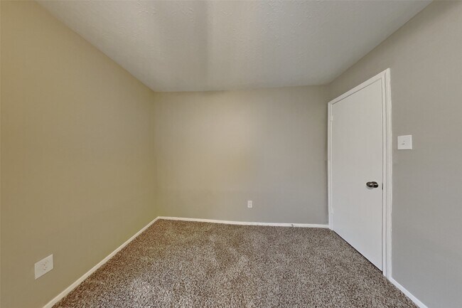 Building Photo - 4622 Pecan Grove Dr