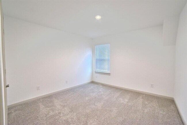 Building Photo - 3810 Lila Lake Ln