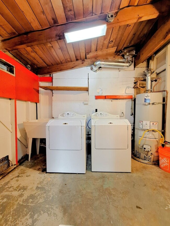 Building Photo - Refurbished 3bd Single Story House With Carport & Large Yards