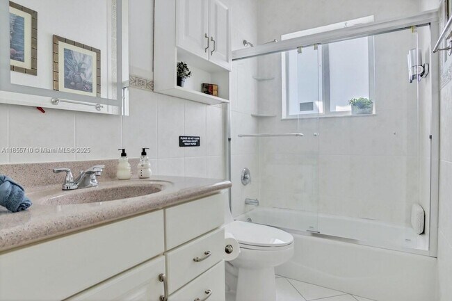 Building Photo - 205 N 31st Ave