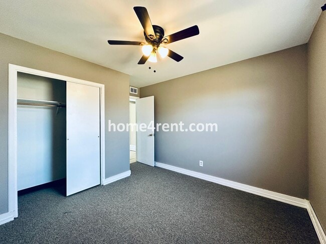 Building Photo - Two Bedroom Ranch Style Duplex Home in Grandview - Featuring Plenty of Natural Light, Fenced Yard...