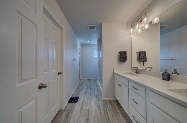 Building Photo - 8262 Buffalo Horn Dr
