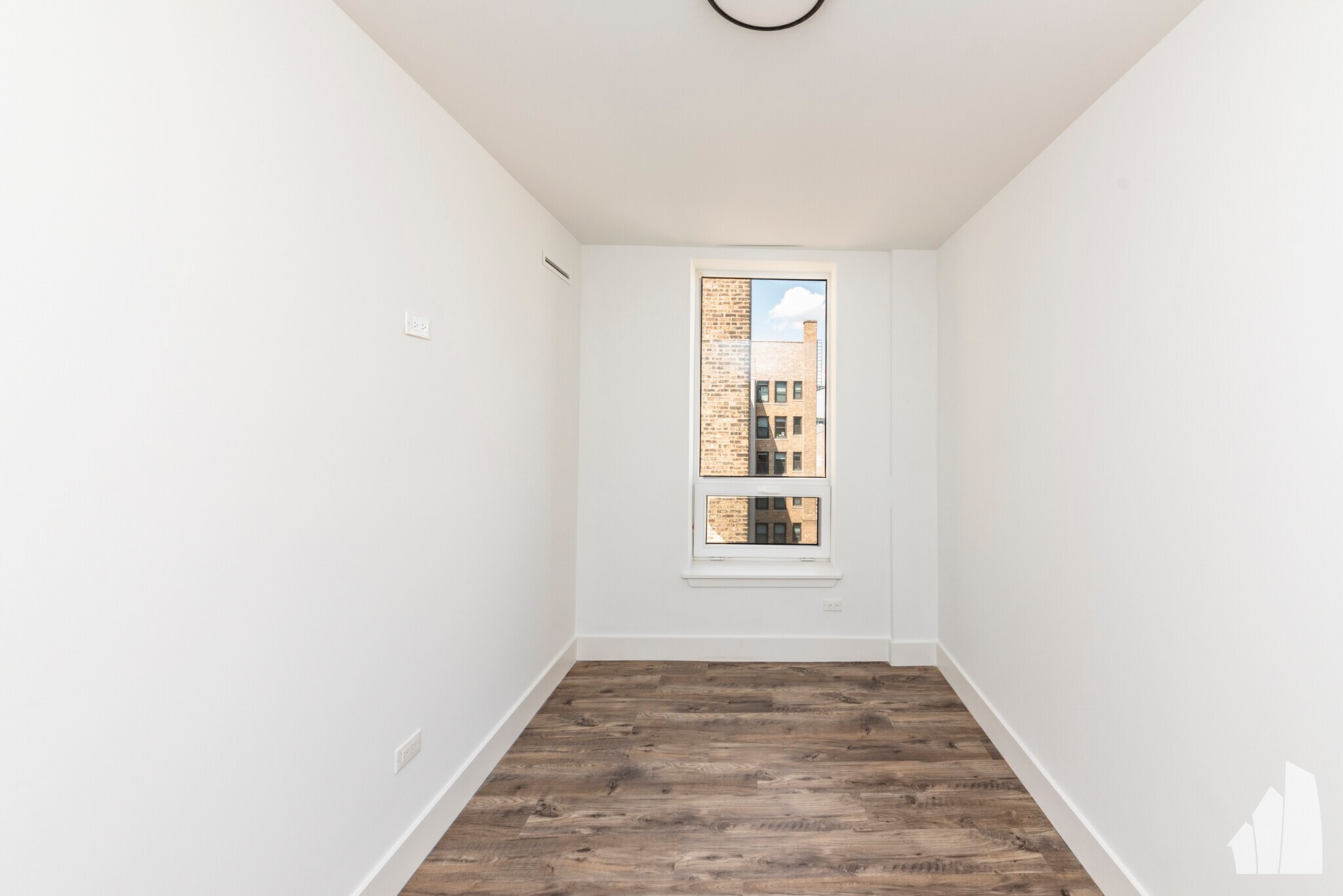 Building Photo - 934 W Carmen Ave