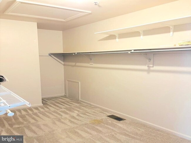 Building Photo - 9 Essex Ct