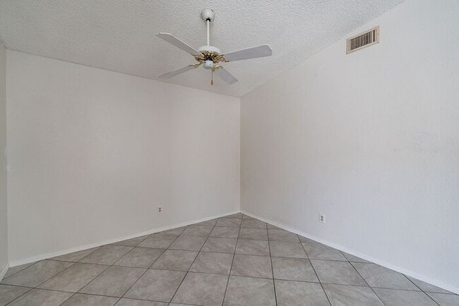 Building Photo - 2434 N Palo Hacha Dr