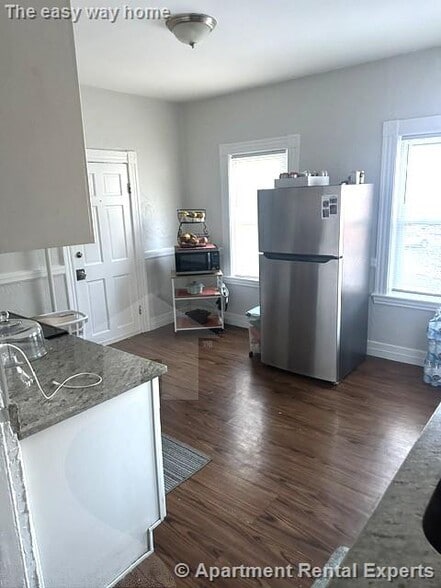 Building Photo - 15-17 Gladstone St Unit #2