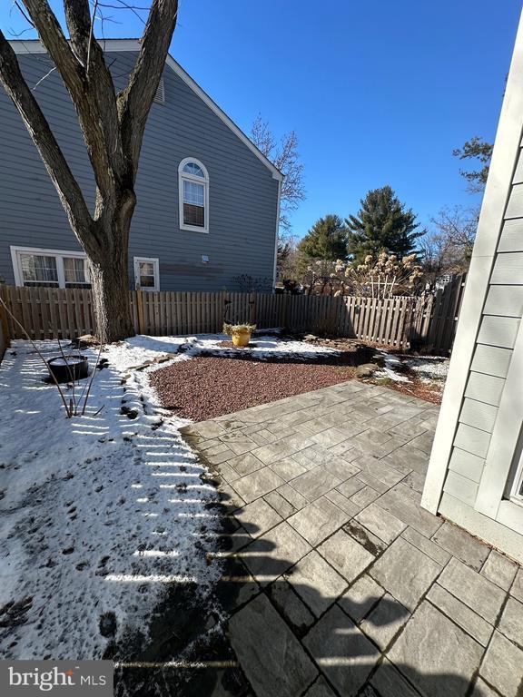 Building Photo - 692 Danbury Ct