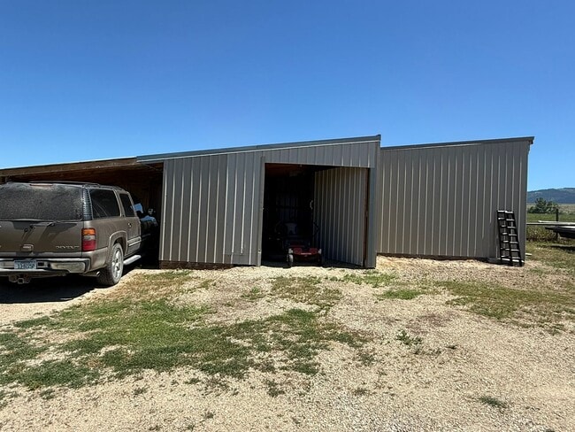 Building Photo - Dream Stevensville Horse Property on 8 acres