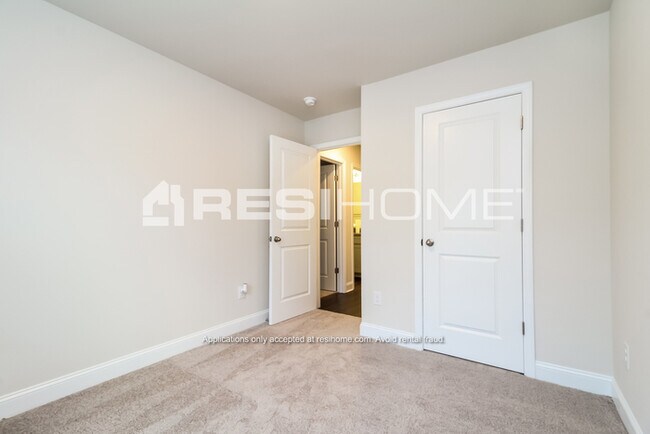 Building Photo - 1116 Simmons Bnd Ct