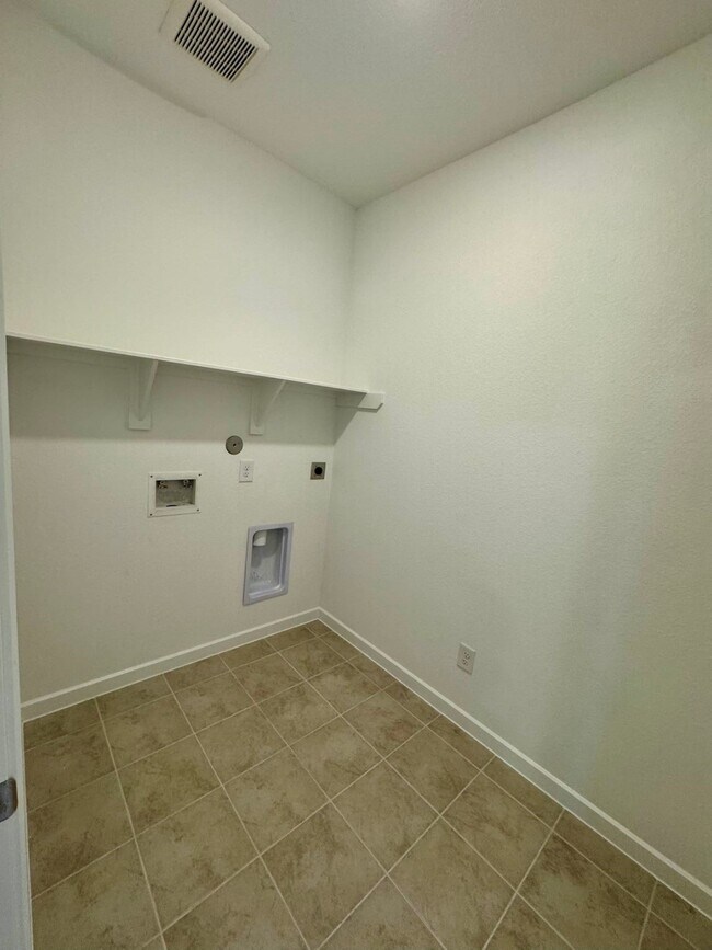 Building Photo - 9743 Lucky knot Ln