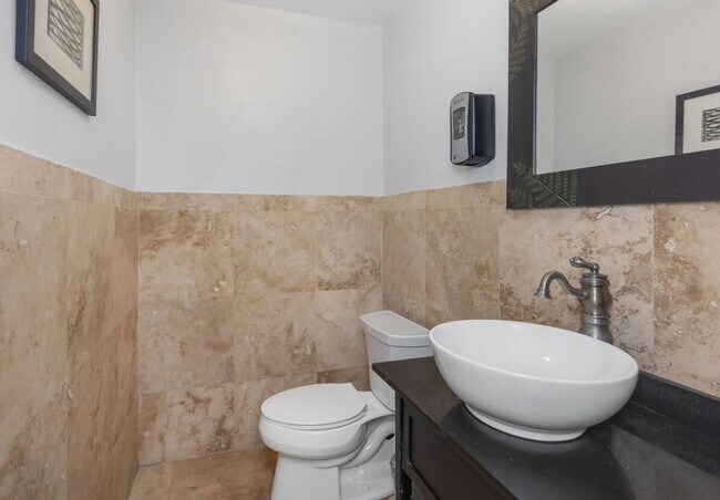 Building Photo - 4301 W Cleveland St