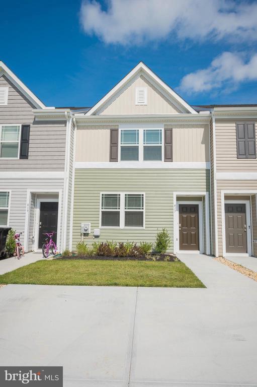 Building Photo - 417 Creekbed Cir