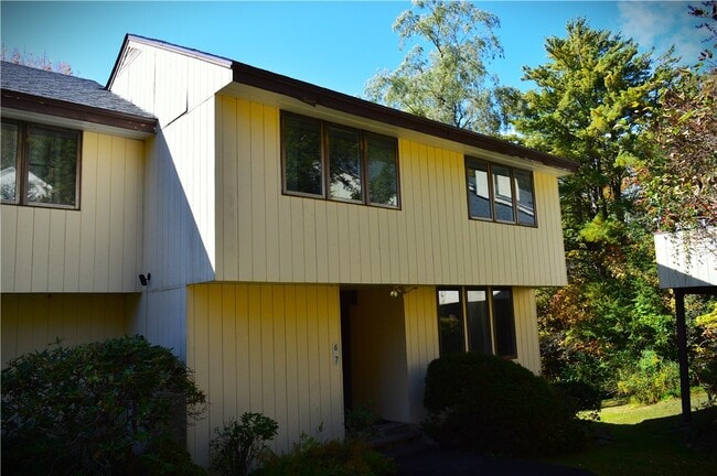 Primary Photo - 132 Pines Dr