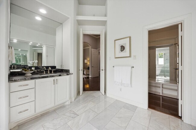 Building Photo - 5826 Santa Fe Springs Dr