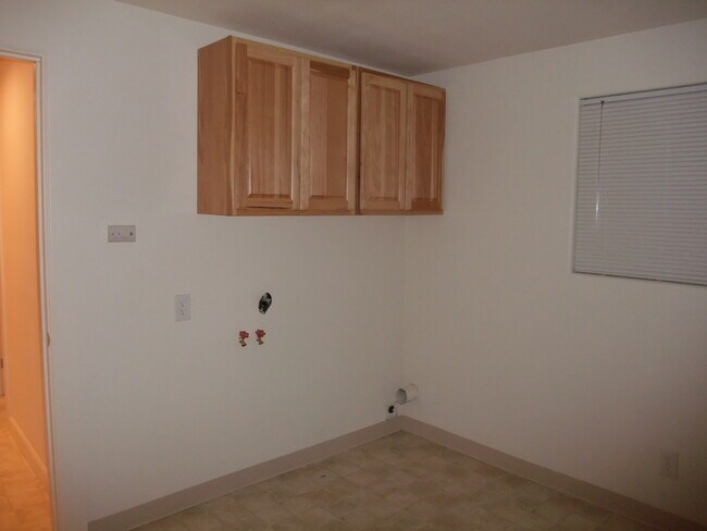 Building Photo - Very Nice Clean Updated Home in Lebanon