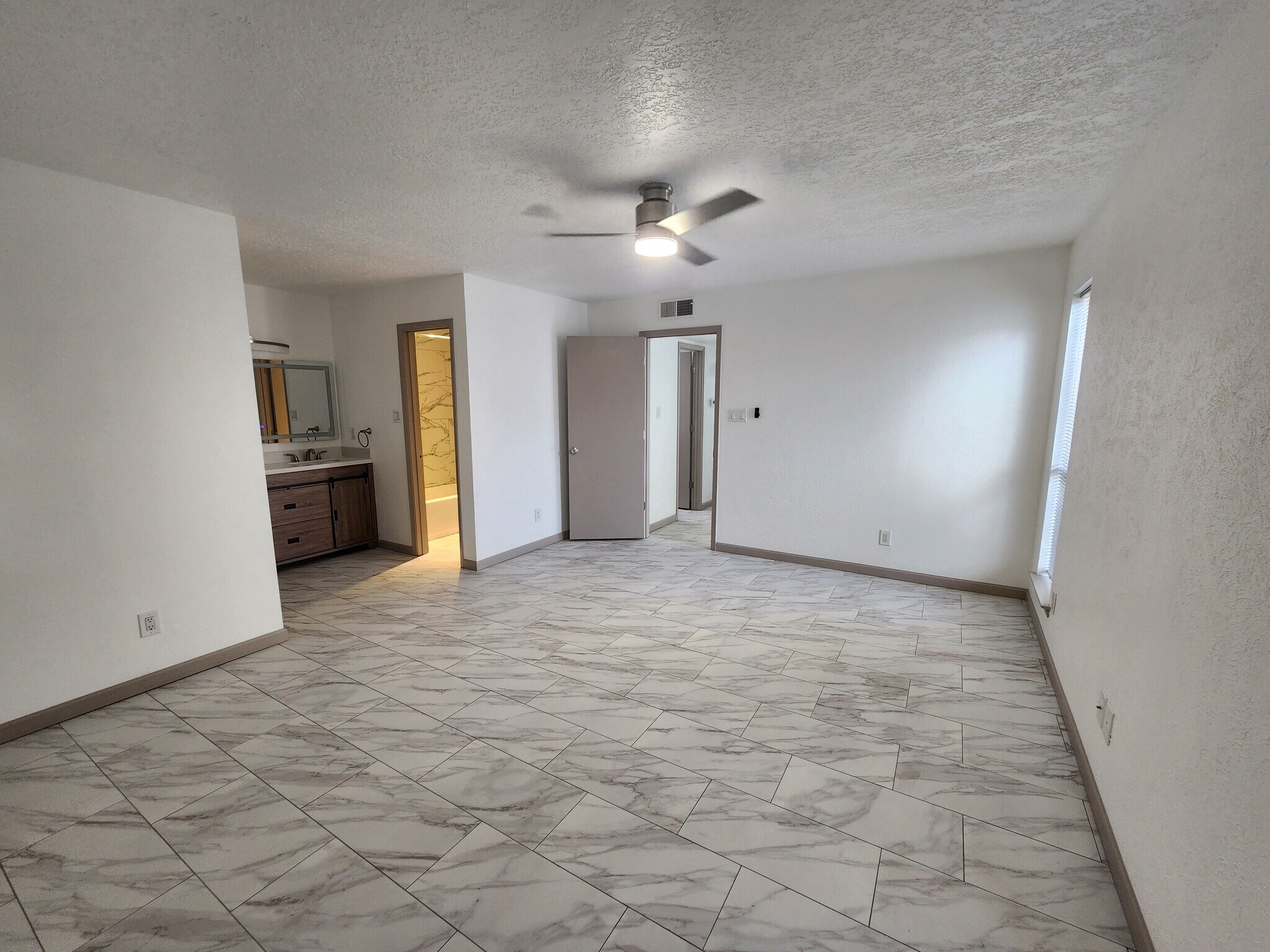 Building Photo - 112 Canyon View Ct NE