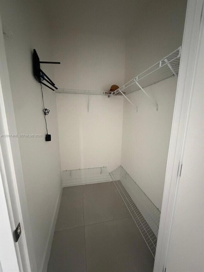 Building Photo - 381 E 50th St