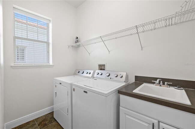 Building Photo - 5338 Ardsdale Ln