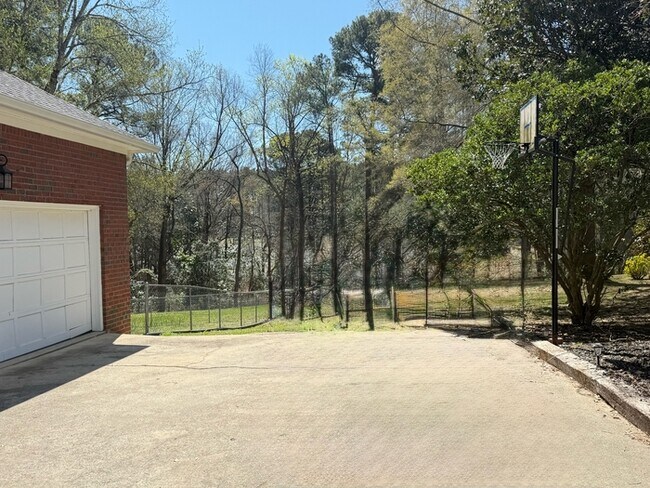 Building Photo - Spacious ranch, fenced yard, 2 car garage, large basement, near Wake Tech