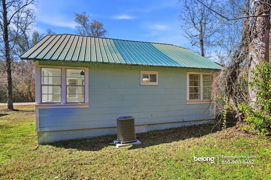 Building Photo - 16063 SE Janet St