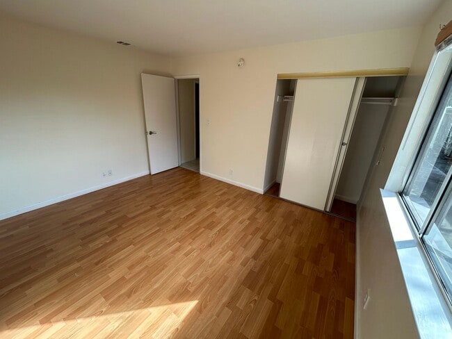 Building Photo - Beautiful 3 Bedroom 2 Bath Home, Private Yard, 2 car attached garage