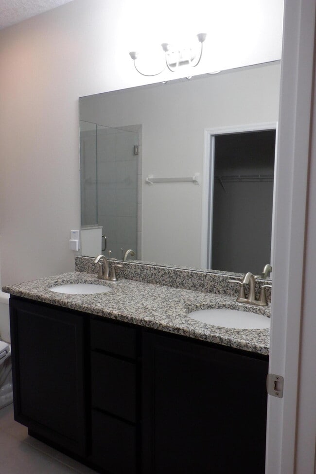 Building Photo - 91 Redondo Dr