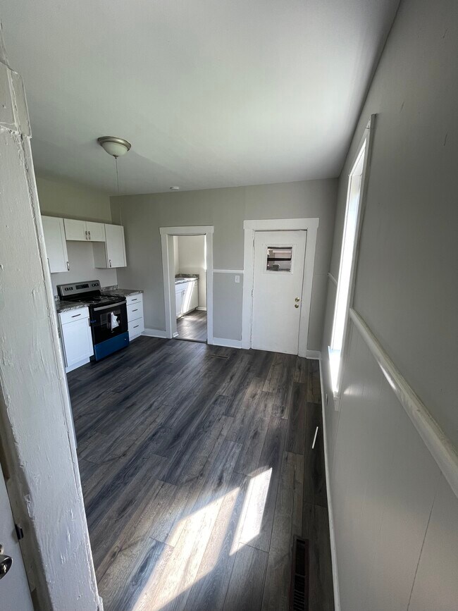 Building Photo - 495 Frebis Ave