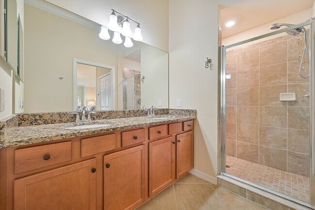 Building Photo - **2 + Den Condo - 1 Car garage - Fully Furnished - Short Term Lease (5.11 - 11.30) **