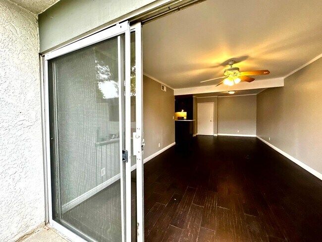Building Photo - ***MOVE-IN SPECIAL 2 WEEKS FREE RENT***Spa...