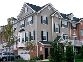 Building Photo - 15 Alexander Ct