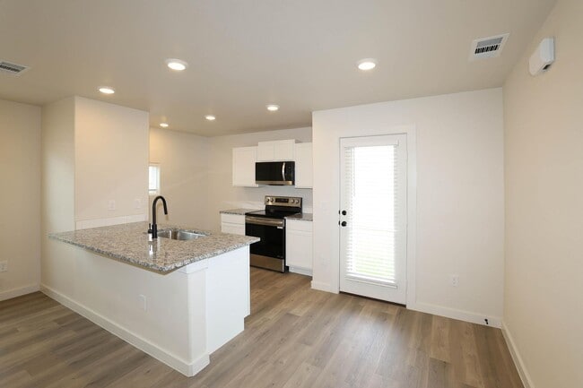 Building Photo - 2901 Ranch House Rd