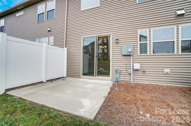 Building Photo - 5822 Clan MacLaine Dr