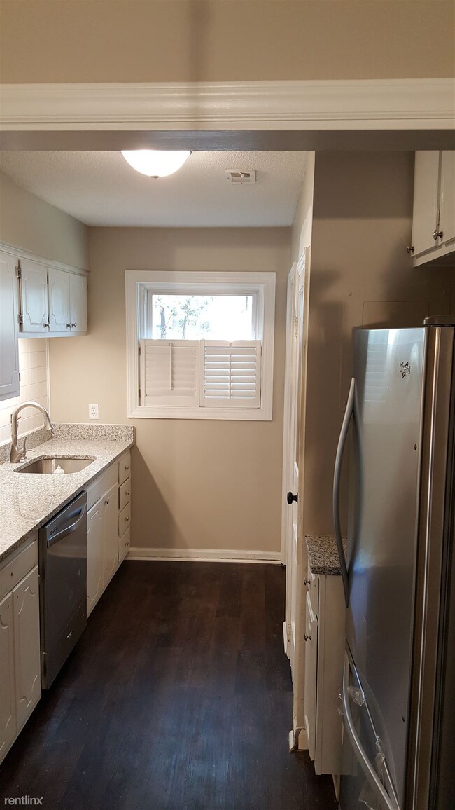Building Photo - 2 br, 1.5 bath Condo - 6301 New Market