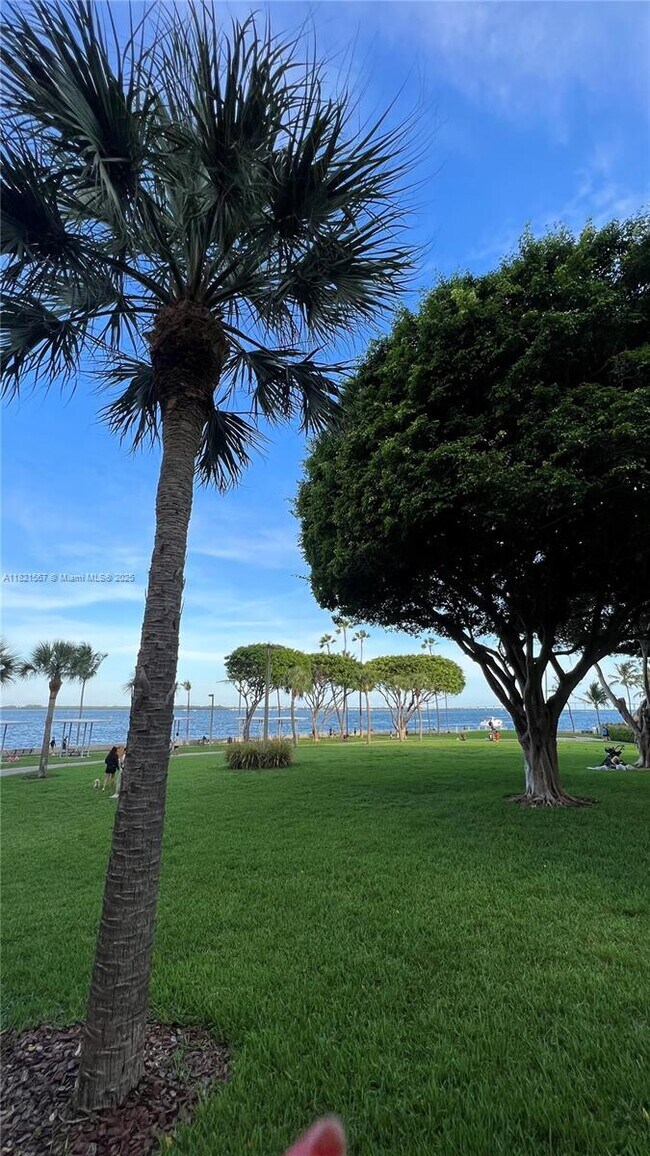 Building Photo - 770 Claughton Island Dr