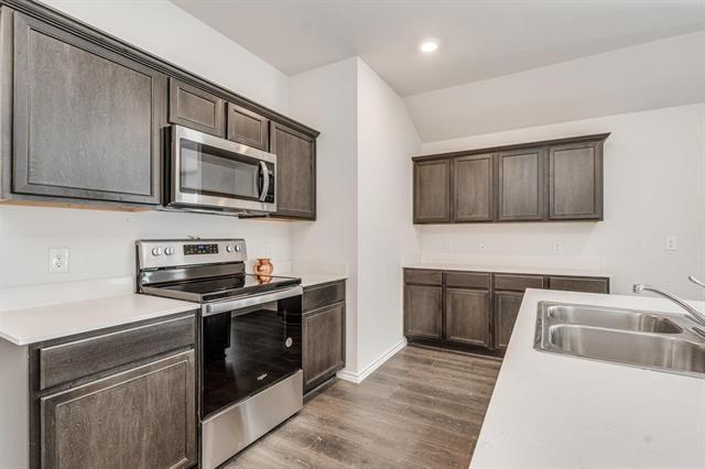 Building Photo - 2125 Croton Ave