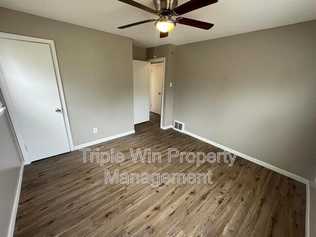 Building Photo - 5 Westdell Dr