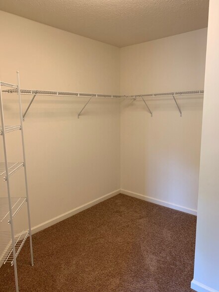 Building Photo - 328 Leatherwood Way